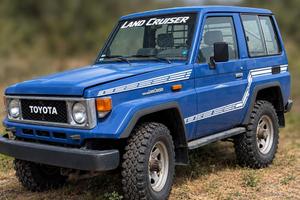 TOYOTA LAMD CRUISER BJ70 4x4