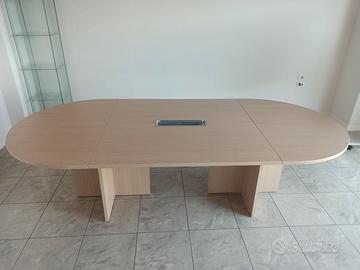 Tavolo riunioni ovale