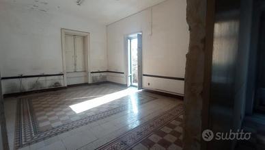Centro - ampio trilocale luminoso 