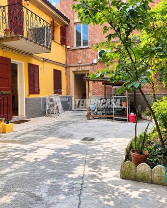 APPARTAMENTO CON BALCONE E CANTINA