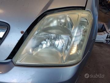 Proiettore sinistro OPEL MERIVA del 2006