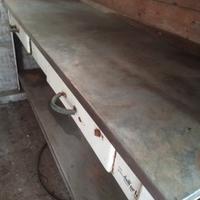 tavolo da lavoro in acciaio