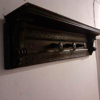 appendiabiti antico intagliato 