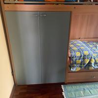 Camera a ponte con 3 letti+comodini+libreria