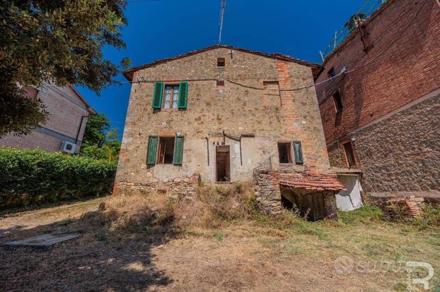 Rustico indipendente con giardino e terrazza