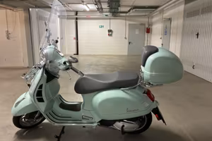 Vespa GTS 300 verde amabile