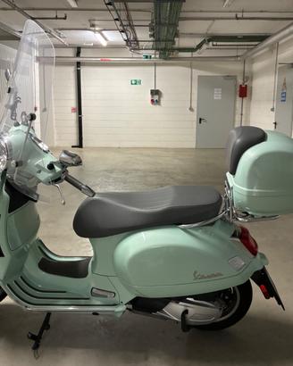 Vespa GTS 300 verde amabile