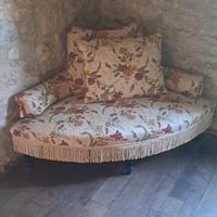 DIVANETTO ARTIGIANALE  AD ANGOLO