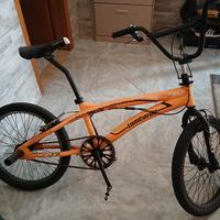 bici bmx marca lombardo