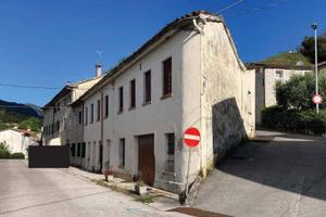 Immobile in asta di 259 m² con 5 locali e box auto
