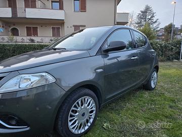Lancia Ypsilon 2017 unico proprietario 