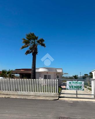 VILLA SINGOLA A MANFREDONIA