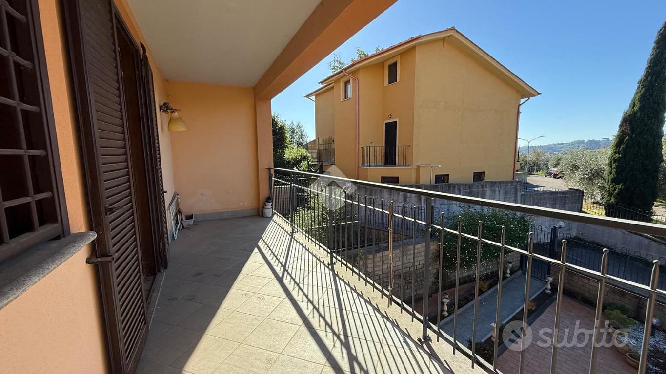 VILLA A SCHIERA A CAPENA - Altro
