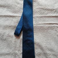 Cravatta colore blu