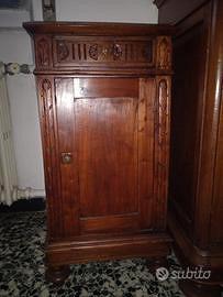 comodino in legno 