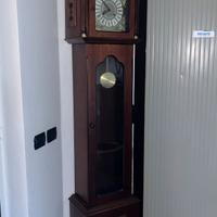 Orologio a pendolo a colonna