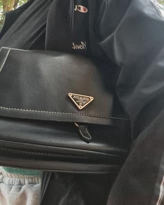 Pochette Prada falsa