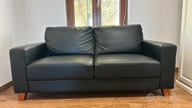 Divano ecopelle nero elegante e moderno