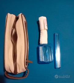 beauty case da viaggio con asciugamani 
