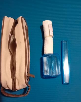 beauty case da viaggio con asciugamani 