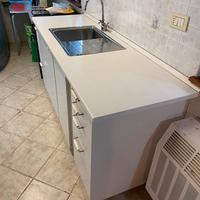 Cucina con lavandino