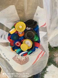 Tapi bottiglie di plastica 