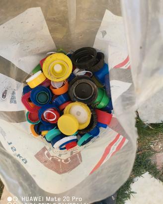 Tapi bottiglie di plastica 