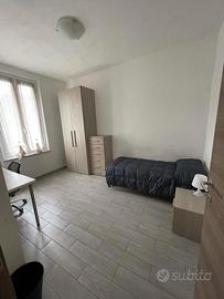 SINGOLA solo STUDENTI MASCHI fronte METRO