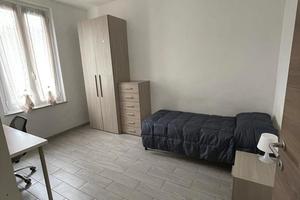 SINGOLA solo STUDENTI MASCHI fronte METRO