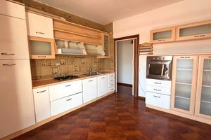 Appartamento arredato di cucina