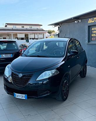Lancia Ypsilon 0.9 TwinAir 85 CV 5 porte Metano Ec
