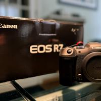 CANON R7