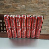 lattine coca cola con nomi vuote