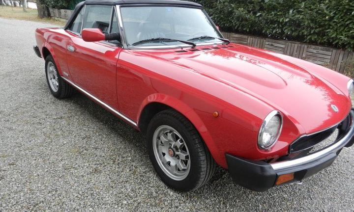 FIAT 124 SPIDER EPOCA DEL 1983