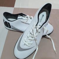 Scarpe calcetto nuove 45