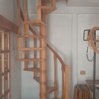 Scala a chiocciola in legno massello di faggio