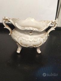 piccolo vasetto in ceramica bianca marcato Bassano