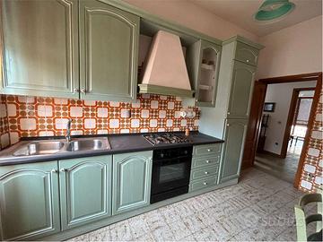 Torpè appartamento indipendente con cortile