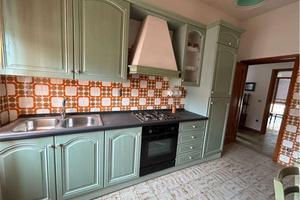 Torpè appartamento indipendente con cortile