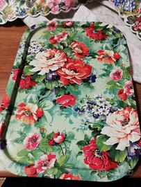 vassoio con fiori rossi nuovo 