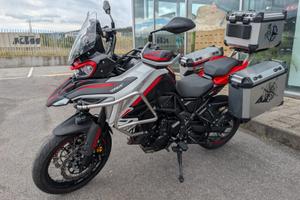 Benelli 750 TRK 702 X