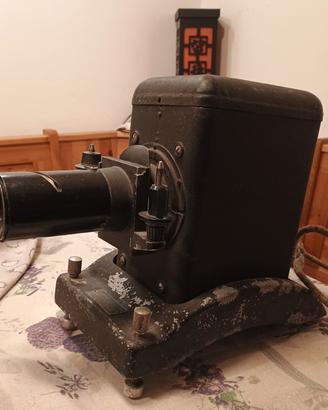 Proiettore vintage per diapositive a striscia