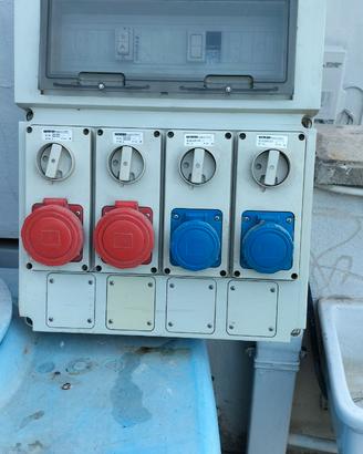 Quadro elettrico con prese 380/220v.
