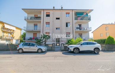 Ampio appartamento con 3 camere, balcone, garage e