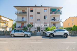 Ampio appartamento con 3 camere, balcone, garage e