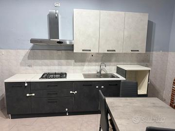 cucina completa di elettrodomestici €400