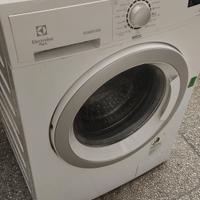 lavatrice carica frontale marca Electrolux 