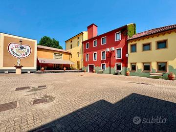 Palazzo / Stabile di 2963 m² con più di 5 locali a