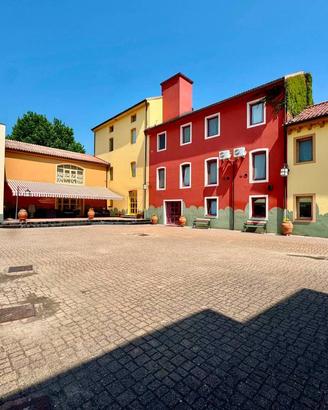 Palazzo / Stabile di 2963 m² con più di 5 locali a