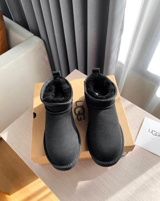 Stivali da neve UGG Classic Ultra Mini neri 36